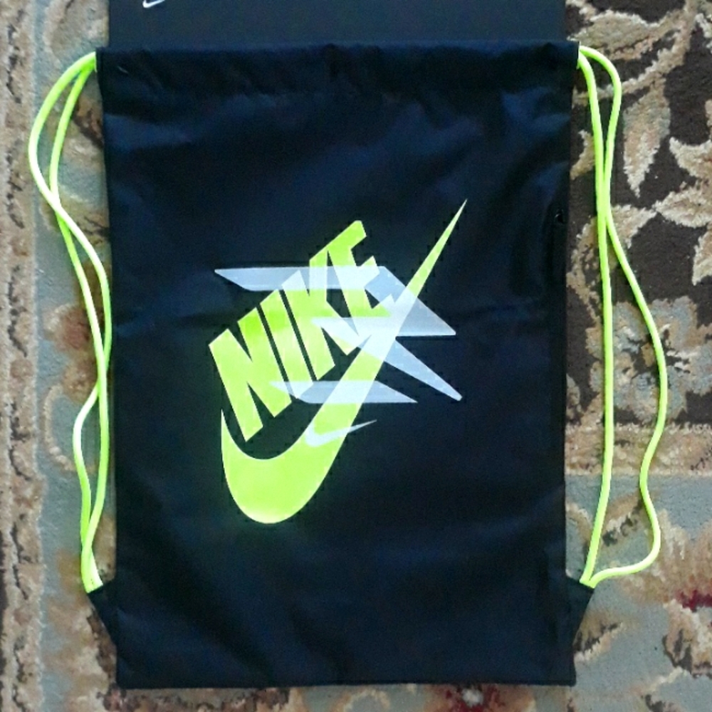 2x*Host Pick*Nike drawstring bag